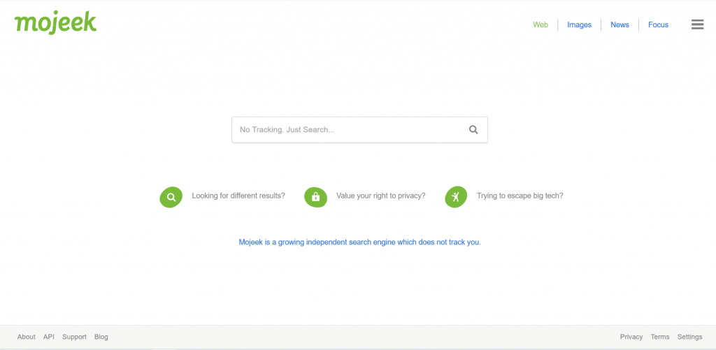 Mojeek independent search engine interface highlighting its no-tracking privacy policy.